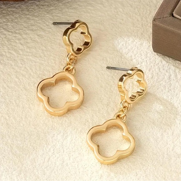 Four-leaf Clover Dangle Earrings - Picture 3 of 5